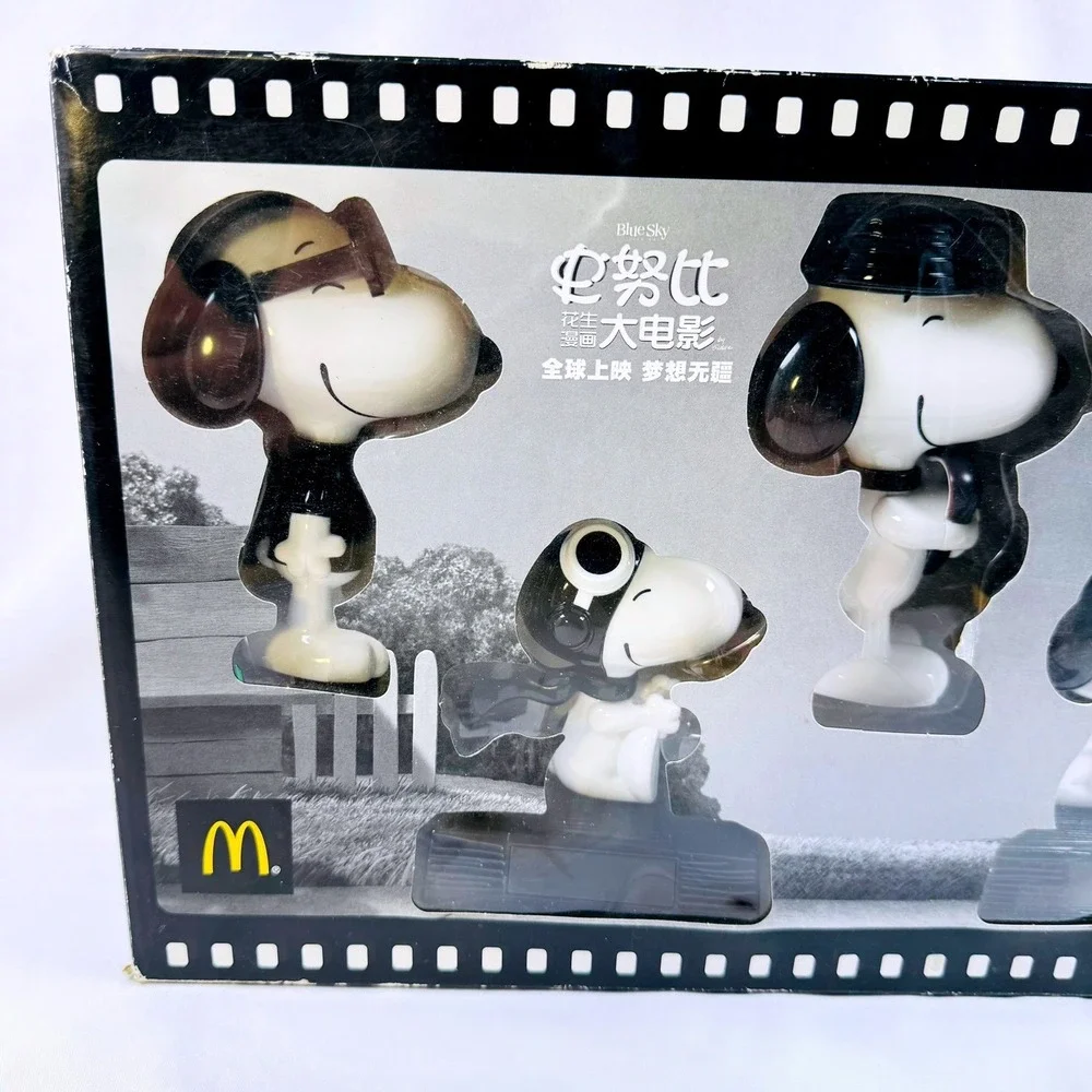 Boxed McDonalds Peanuts Snoopy Movie Ltd Edition 4 Pc Collector Monochrome 2015